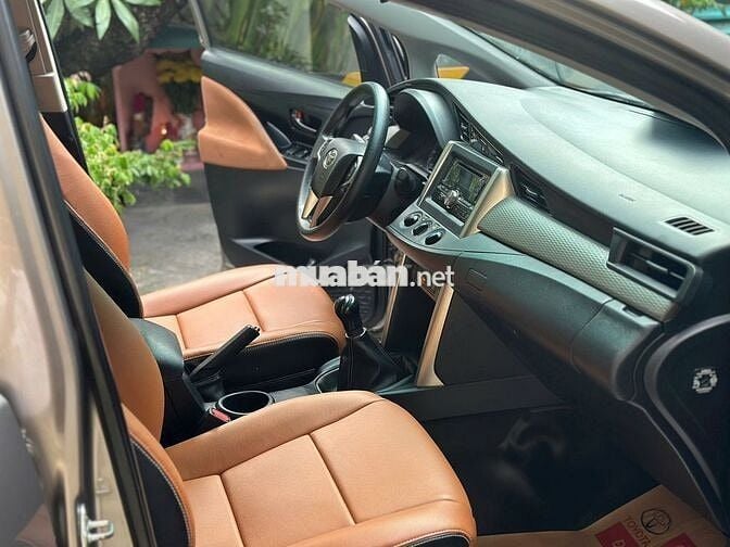 Toyota Innova 2.0E MT - Sản xuất 2020