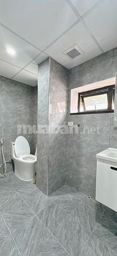 Căn tập thể tầng 2 mặt thoáng, ô tô đỗ chân cầu thang Căn tập thể thiế