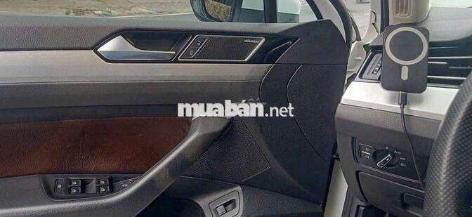Volkswagen  Passat  Sx 2018 model mới  1 chủ .