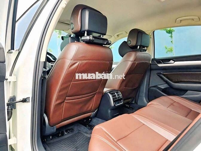 Volkswagen  Passat  Sx 2018 model mới  1 chủ .