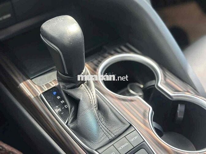 Toyota Camry 2.5Q 2019 odo 38000 km
