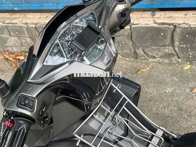 xe mới ko đâm đụng em đang dùng cần bán lên đời