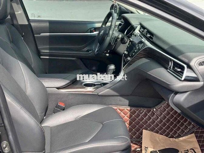 Toyota Camry 2.5Q 2019 odo 38000 km