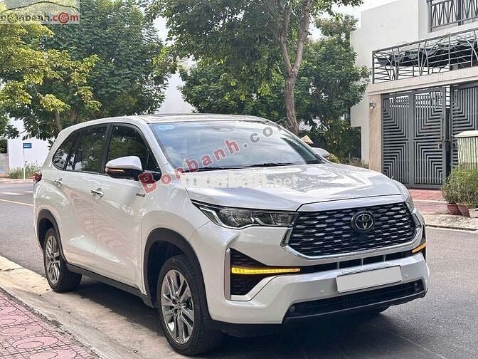Toyota Innova Cross HEV 2.0 CVT 2024