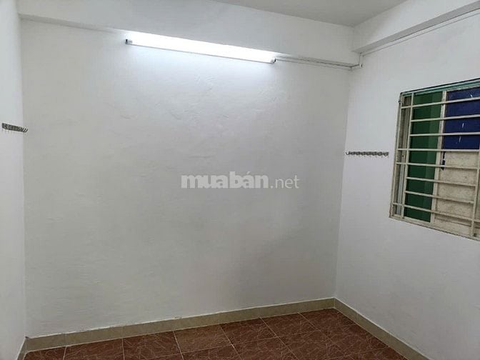 Cho thuê phòng lầu 4, đường  Võ Văn Tần, Quận 3, mới sơn sửa