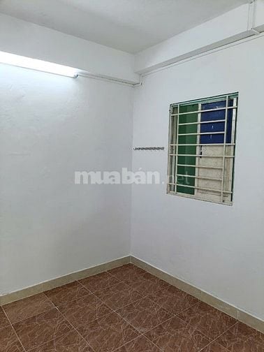 Cho thuê phòng lầu 4, đường  Võ Văn Tần, Quận 3, mới sơn sửa
