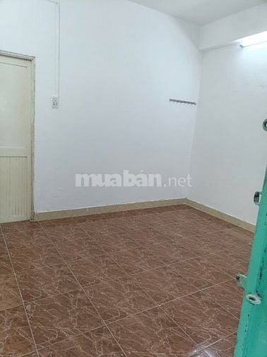Cho thuê phòng lầu 4, đường  Võ Văn Tần, Quận 3, mới sơn sửa