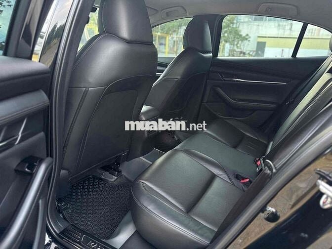 Mazda 3 2022 1.5L Luxury - 10300 km