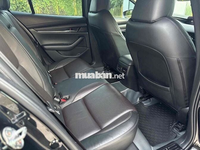 Mazda 3 2022 1.5L Luxury - 10300 km