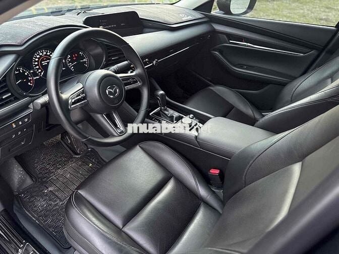 Mazda 3 2022 1.5L Luxury - 10300 km