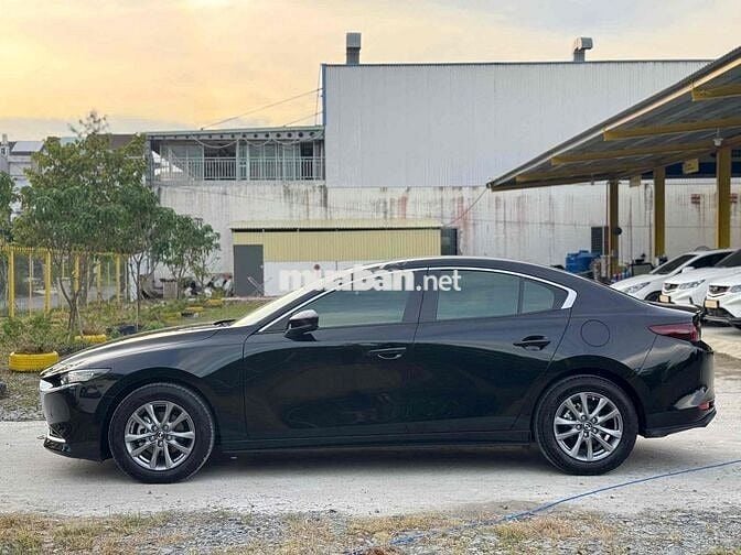 Mazda 3 2022 1.5L Luxury - 10300 km