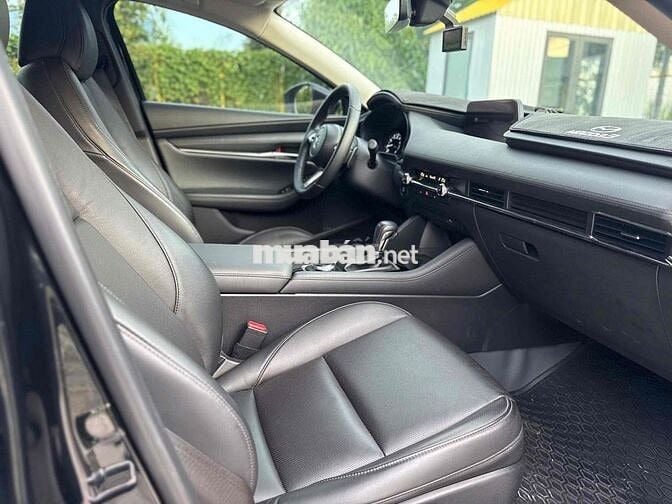 Mazda 3 2022 1.5L Luxury - 10300 km