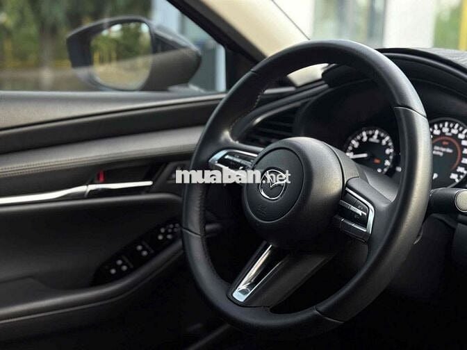 Mazda 3 2022 1.5L Luxury - 10300 km