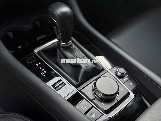 Mazda 3 2022 1.5L Luxury - 10300 km