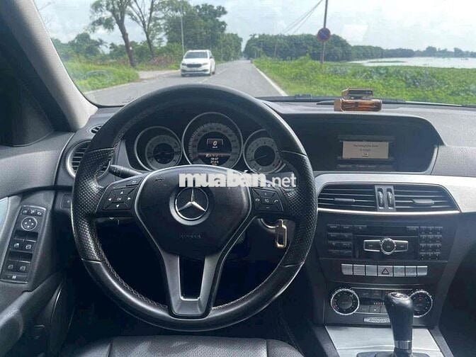 Mercedes Benz C Class 2012 C200 - 136000 km