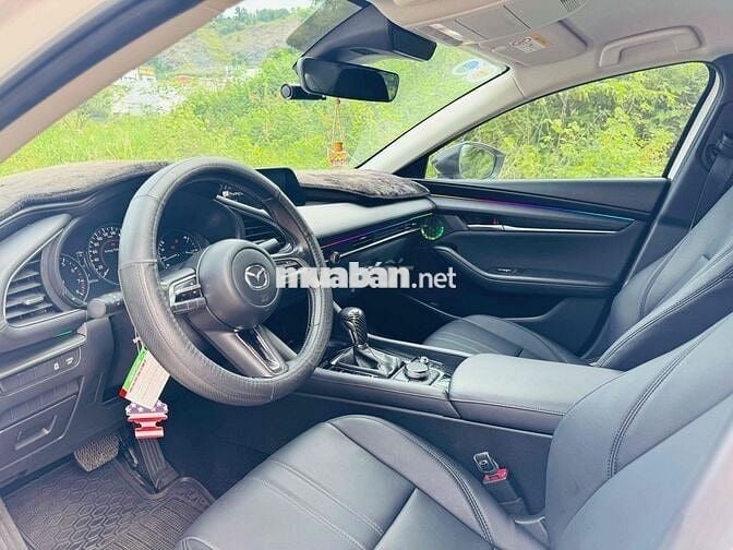 Mazda 3 2023 1.5L Deluxe