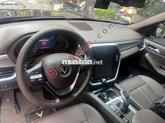VinFast Lux SA 2.0 Premium 2.0 AT 2020