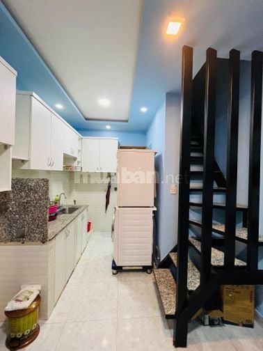 Chính chủ bán căn nhà nhỏ xinh – cách mặt đường nhựa chỉ ba bước chân