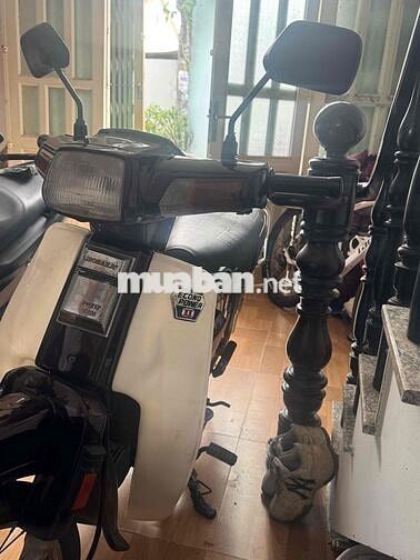 Honda Dream đen tím, xe số