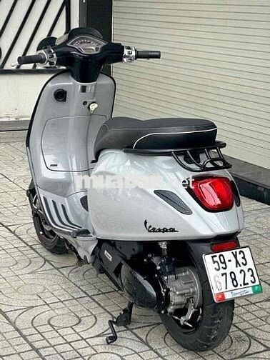 Thanh lí gấp Vespa cực mới