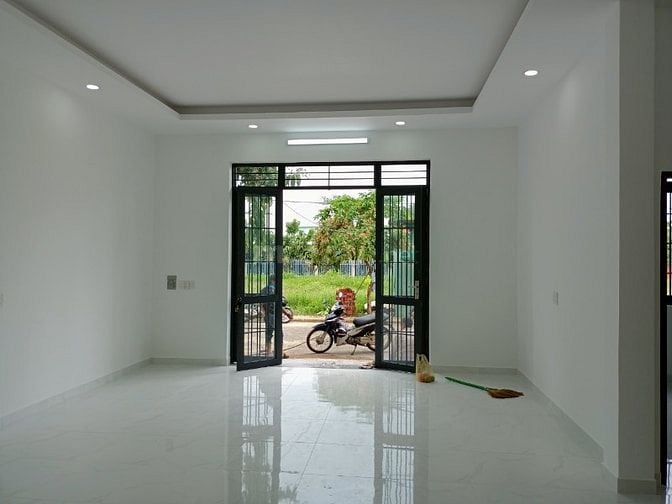 BÁN NHÀ MƠI XÂY ẤP 4 XÃ LỘ 25 - TỈNH LỘ 769 GỒM  2P NGỦ, 2 WC