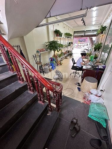 Gia đình cần Cho thuê cửa hàng,  tầng 1 mặt phố Hoàng Hoa Thám, Tây Hồ