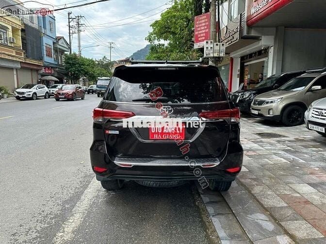 Toyota Fortuner 2017 full xăng 15 v