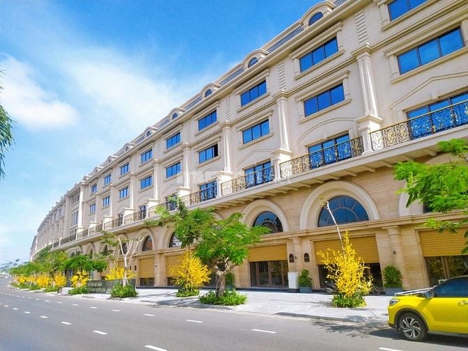 Bán nhà mặt phố tại Hùng Vương, 18 tỷ, 620m2, 2PN, 2WC, 5 tầng, pháp l