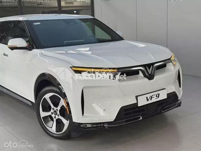 Vinfast VF9 eco sản xuất 2024 mới 100%.
