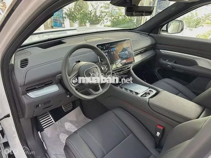 Vinfast VF9 eco sản xuất 2024 mới 100%.