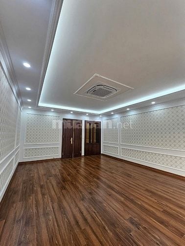 Bán nhà mặt phố Đông Quan - Nhà đẹp - Kinh doanh tốt - Thang máy