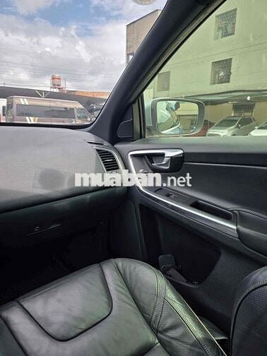 Volvo XC60 2016 R-Design - 128000 km