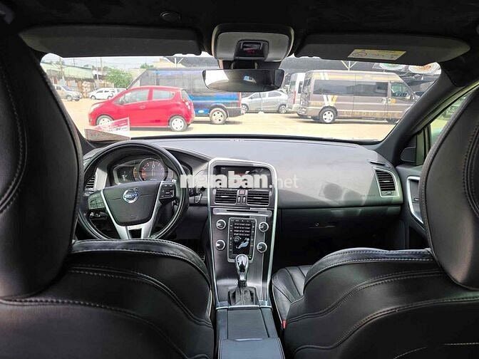 Volvo XC60 2016 R-Design - 128000 km