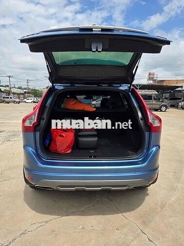 Volvo XC60 2016 R-Design - 128000 km