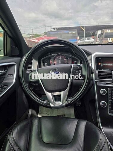 Volvo XC60 2016 R-Design - 128000 km