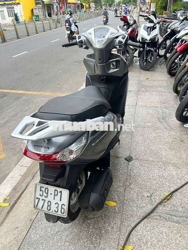 Honda lead FI 2015 mới 90% biển số thành phố