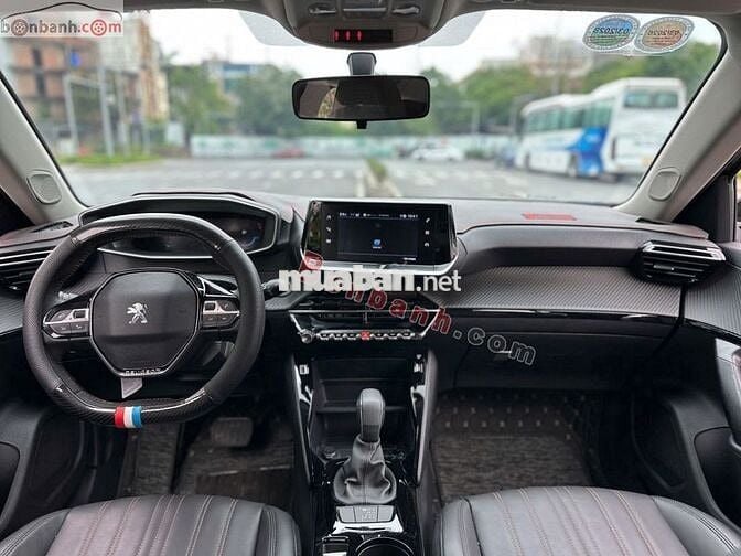 Peugeot 2008 Allure 1.2 AT 2025