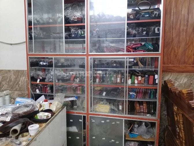 Chuyển cửa hàng, cần thanh lý tủ kệ như hình tại Bình Hưng Hòa, Tp.HCM