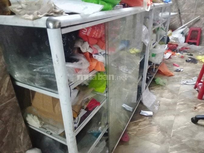 Chuyển cửa hàng, cần thanh lý tủ kệ như hình tại Bình Hưng Hòa, Tp.HCM