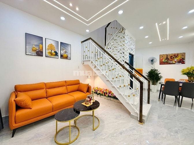 Hẻm xe hơi Phạm Văn Bạch, Tân Bình chốt giá 1tỷ800 SHR