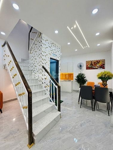 Hẻm xe hơi Phạm Văn Bạch, Tân Bình chốt giá 1tỷ800 SHR