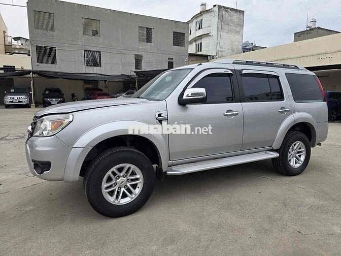 Ford Everest 2011 2.6L 4x4 MT - 120000 km