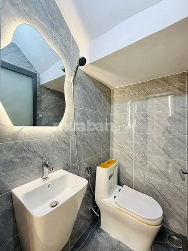 Hẻm xe hơi Phạm Văn Bạch, Tân Bình chốt giá 1tỷ800 SHR