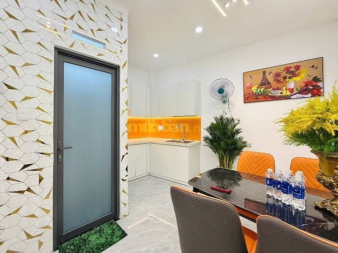 Hẻm xe hơi Phạm Văn Bạch, Tân Bình chốt giá 1tỷ800 SHR