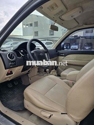 Ford Everest 2011 2.6L 4x4 MT - 120000 km