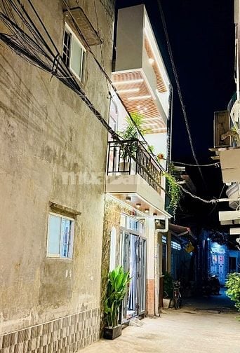 Hẻm xe hơi Phạm Văn Bạch, Tân Bình chốt giá 1tỷ800 SHR