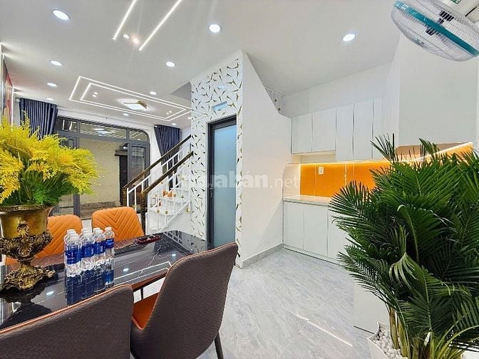 Hẻm xe hơi Phạm Văn Bạch, Tân Bình chốt giá 1tỷ800 SHR