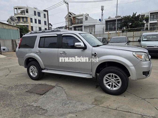 Ford Everest 2011 2.6L 4x4 MT - 120000 km