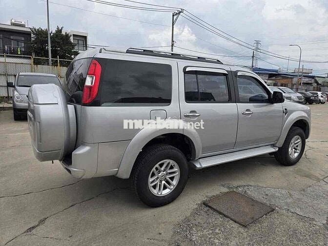 Ford Everest 2011 2.6L 4x4 MT - 120000 km