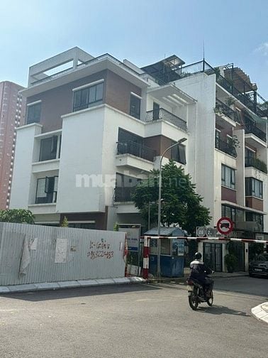 Chính chủ bán nhà lô góc ngõ 106 Hoàng Quốc Việt 81m2x3,5t giá 29.9 tỷ